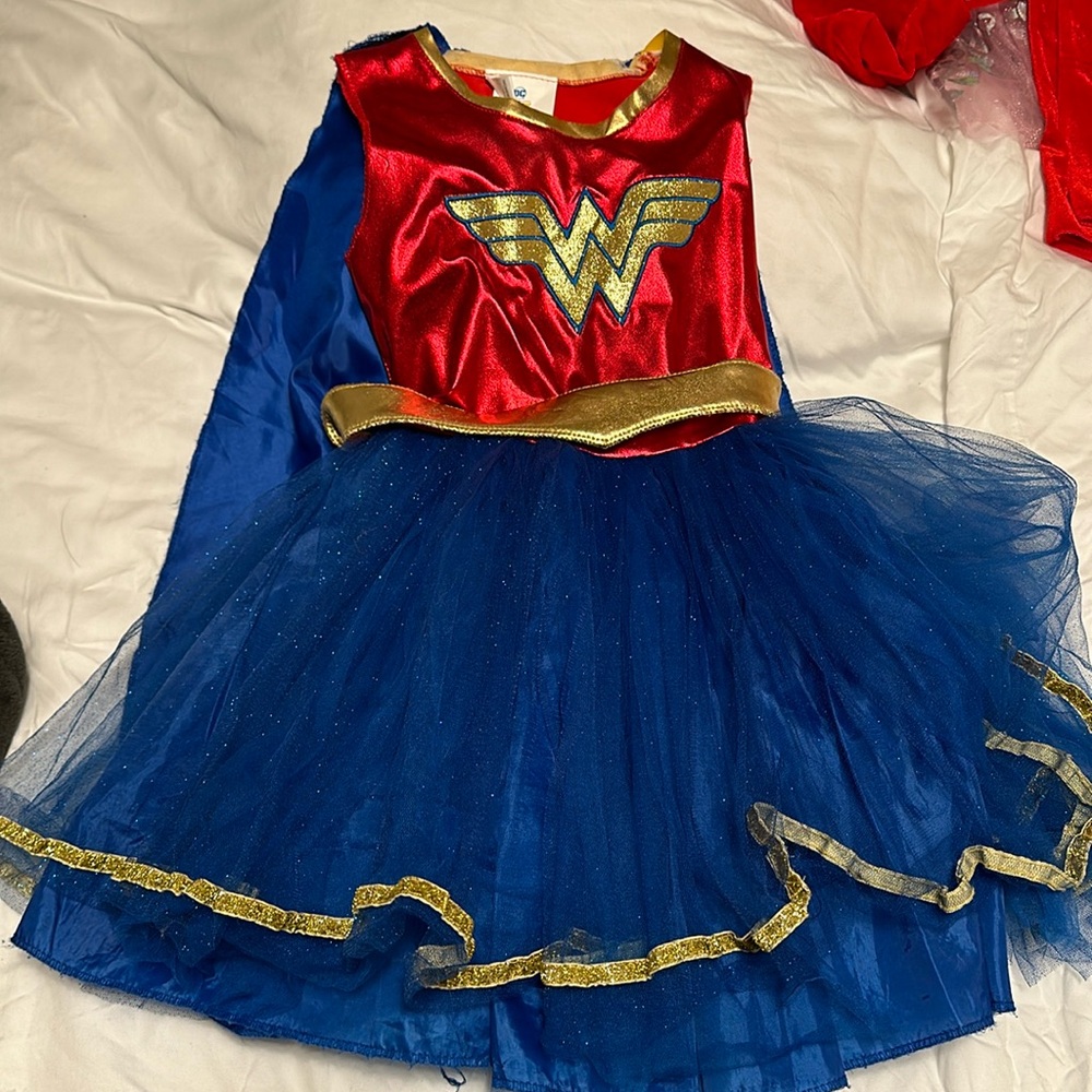 Girls Wonderwoman costume
